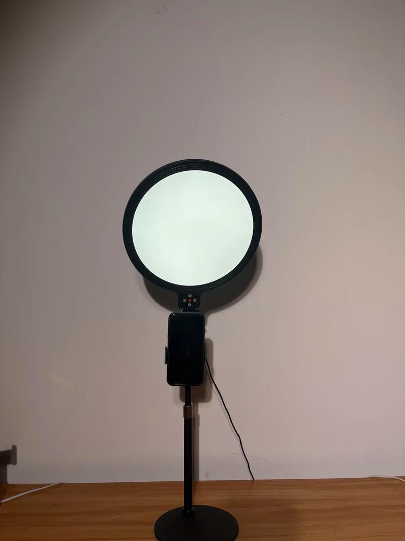 利用闪光灯辅助补光