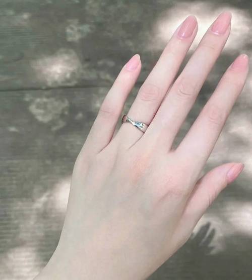 拍照怎么拍手才好看？用什么角度