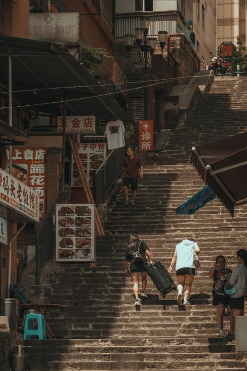 捕捉细节展现街道人文特色