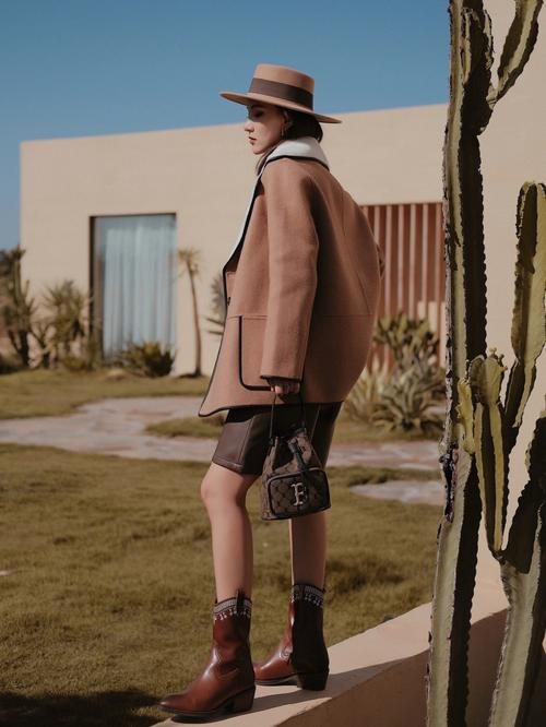 户外拍照怎么穿搭？怎么搭配颜色