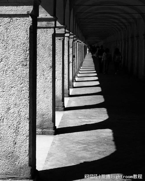 重复构图法和散点法的区别是什么？都适合哪些场景