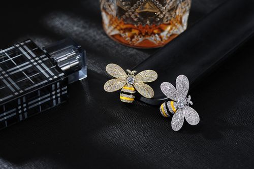 中年女性如何优雅拍照？哪些着装和姿势比较合适