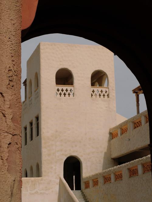 中心构图适合强调主体重要性的场景