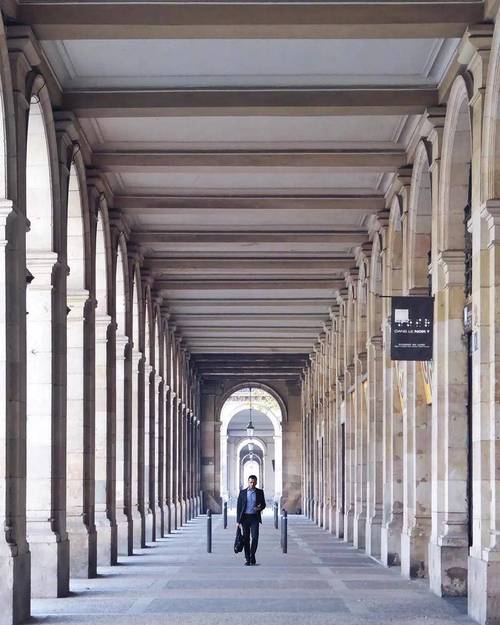 重复构图适合展现规律美感的场景